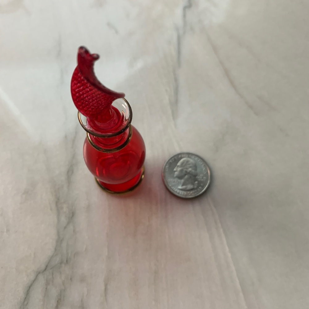 2198 Elegant Red Glass Mini Perfume Bottle - Picture 3 of 7
